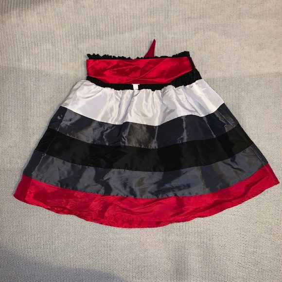 CANDIES HOLIDAY SKIRT ❤️🖤 - Picture 3 of 5
